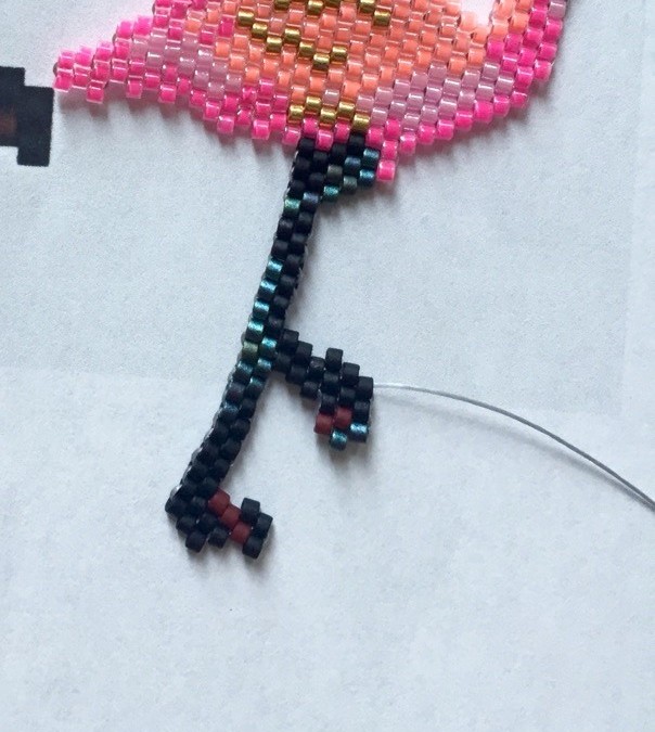 Tissage de perles motif flamant rose en Miyuki Delica : Etape 31 Tissage de perles motif flamant rose en Miyuki Delica : Etape 31