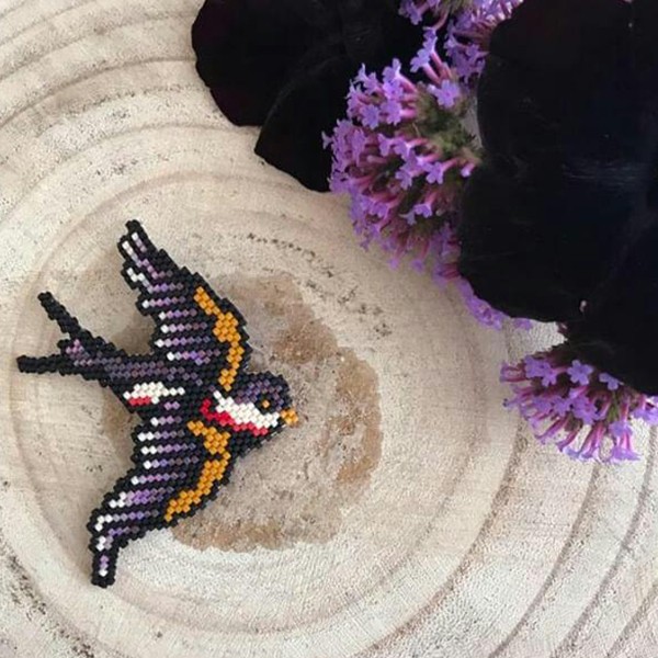 Schéma DIY tissage brick stitch motif hirondelle en perles Miyuki Delicas Schéma DIY tissage brick stitch motif hirondelle en perles Miyuki Delicas