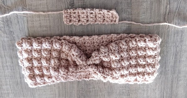DIY bandeau headband au crochet : Etape 6 DIY bandeau headband au crochet : Etape 6