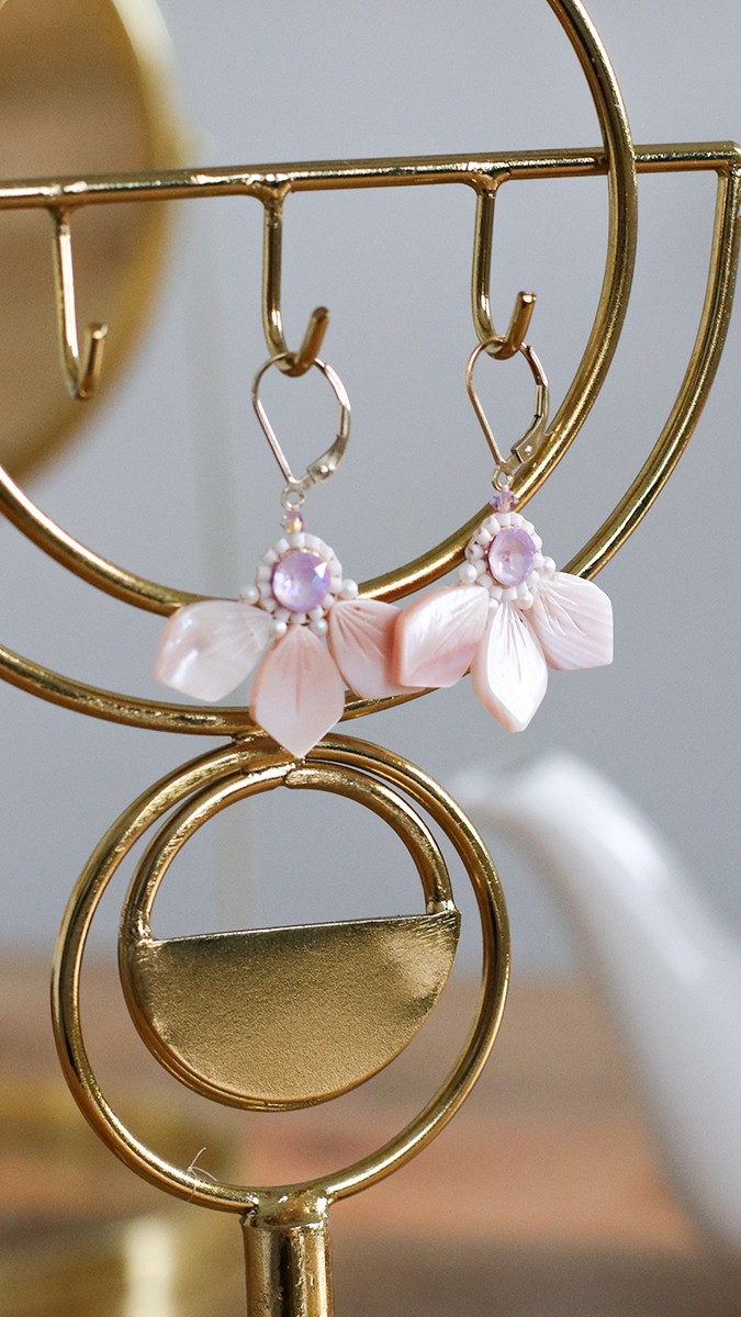 Schéma DIY Boucles d'oreilles Fleurs en Nacre perles Miyuki et PureCrystal